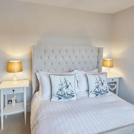 Host & - Henderson House Apartment