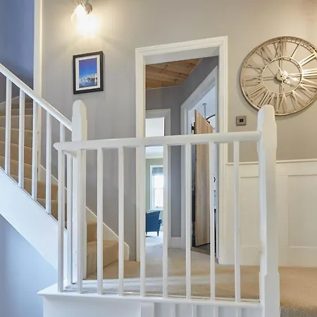 Apartment Host & - Henderson House Whitby