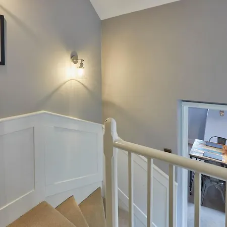 Host & - Henderson House Apartment *