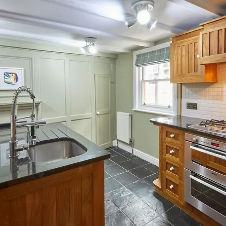 Apartment Host & - Henderson House