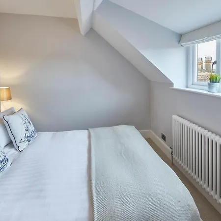 Host & - Henderson House Apartment Whitby