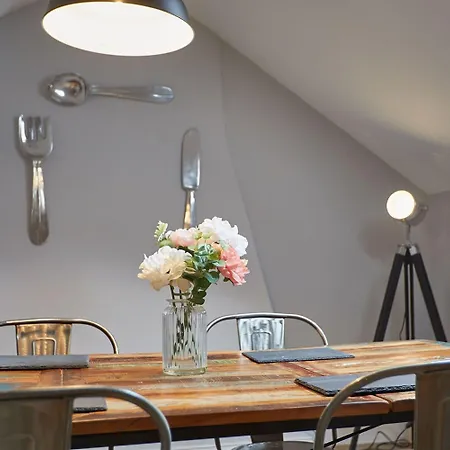 Host & - Henderson House * Γουίτμπι