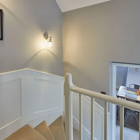 Host & - Henderson House Apartment *