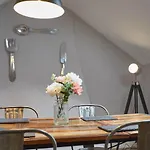 Host & - Henderson House Apartment Whitby