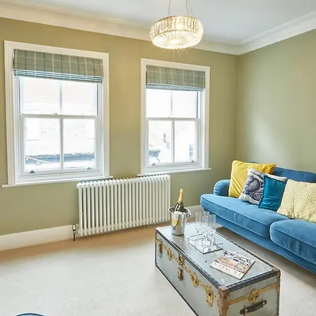 Host & - Henderson House Whitby