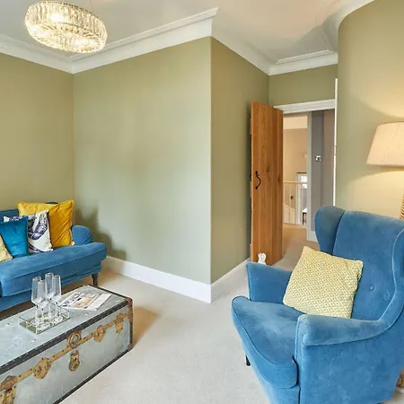 Host & - Henderson House