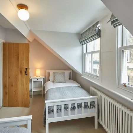 Host & - Henderson House * Γουίτμπι