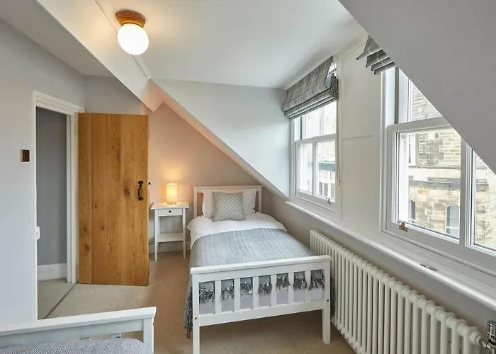 Host & - Henderson House