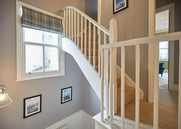 Host & - Henderson House