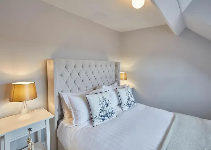 Host & - Henderson House