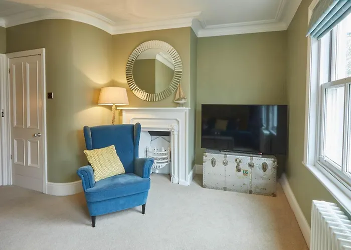 Host & - Henderson House *