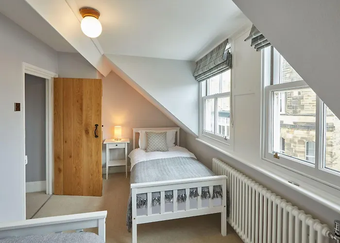 Host & - Henderson House * Γουίτμπι