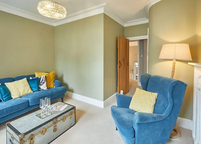 Host & - Henderson House