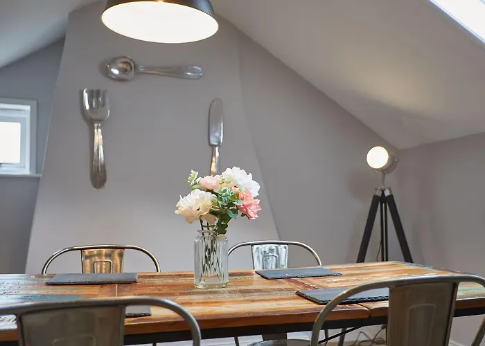 Host & - Henderson House * Γουίτμπι