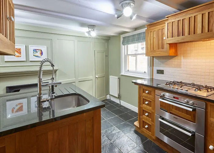 Host & - Henderson House * Γουίτμπι